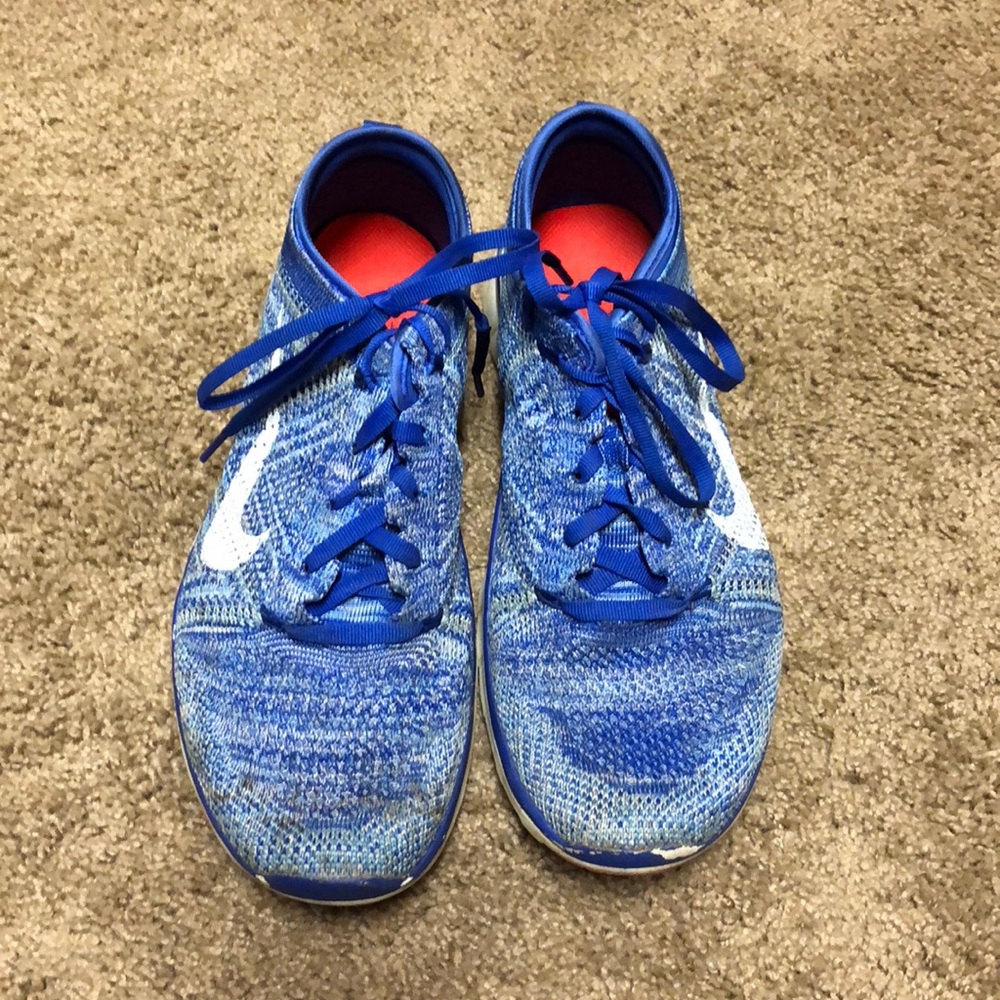 Blue Nike tennis shoes